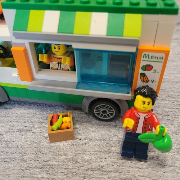 LEGO City 60345 Farmers Market Van - Picture 6 of 14